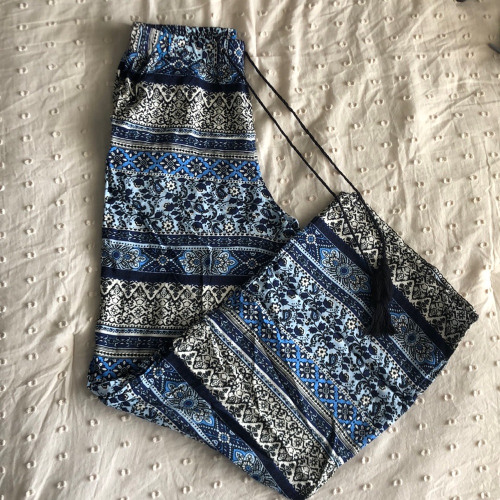 Forever 21 Flare Printed Pants